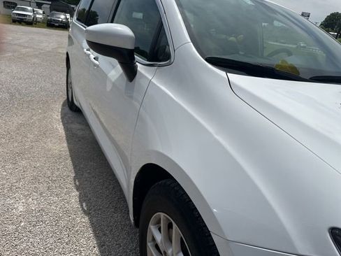 Used 2022 Chrysler Voyager LX FWD image 30
