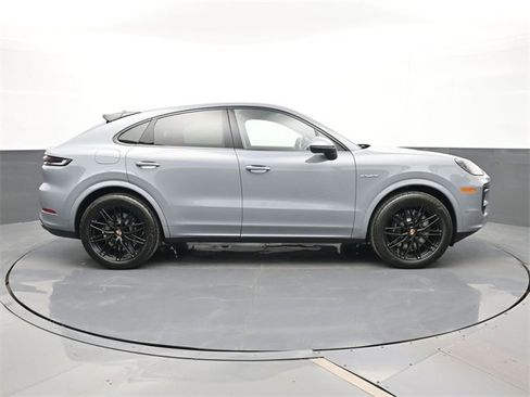 New 2026 Porsche Cayenne E-Hybrid Coupe image 24