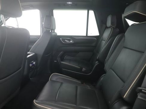 Used 2023 GMC Yukon SLT w/ SLT Premium Package image 28