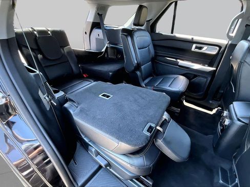Used 2023 Ford Explorer Limited w/ Equipment Group 301A AWD/4WD image 21