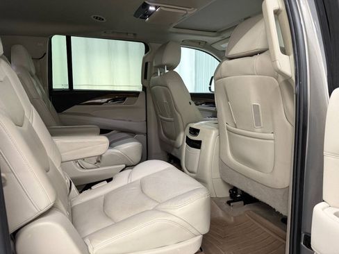 Used 2019 Cadillac Escalade ESV Luxury AWD/4WD image 12