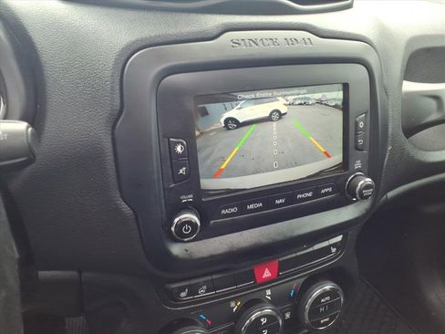 Used 2017 Jeep Renegade Trailhawk image 16