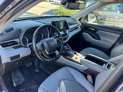 Used 2021 Toyota Highlander XLE image 13