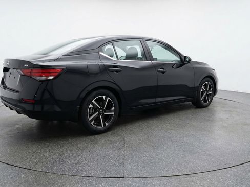 Used 2025 Nissan Sentra SV FWD image 9