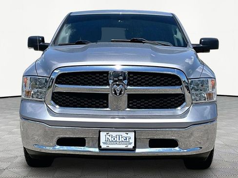 Used 2020 RAM 1500 Classic SLT w/ Luxury Group RWD image 3