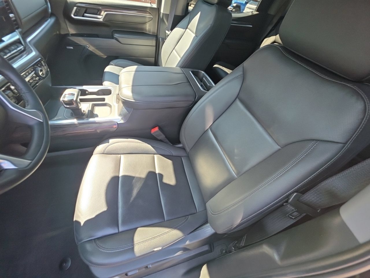Used 2024 Chevrolet Silverado 1500 LTZ w/ LTZ Premium Package AWD/4WD image 26