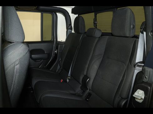 Used 2022 Jeep Gladiator Sport AWD/4WD image 24