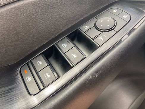 Used 2023 Nissan Rogue S AWD/4WD image 30