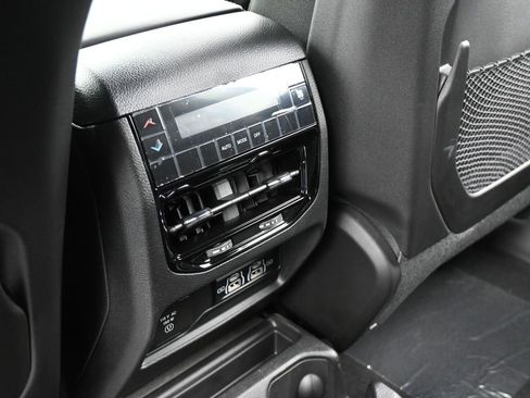 Used 2025 Jeep Grand Cherokee L Laredo image 27