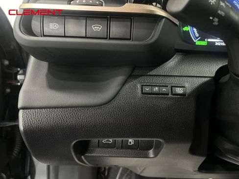 Used 2024 Toyota Crown Limited image 20