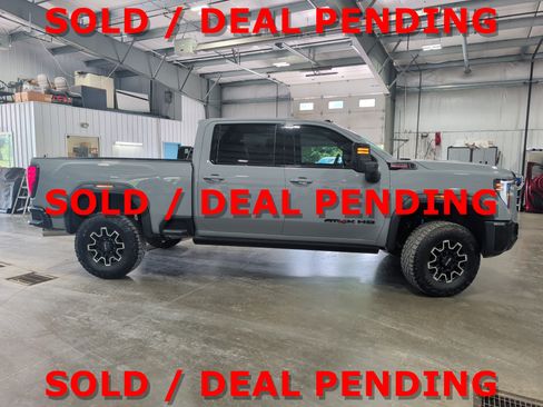 Used 2025 GMC Sierra 2500 AT4X AWD/4WD image 2