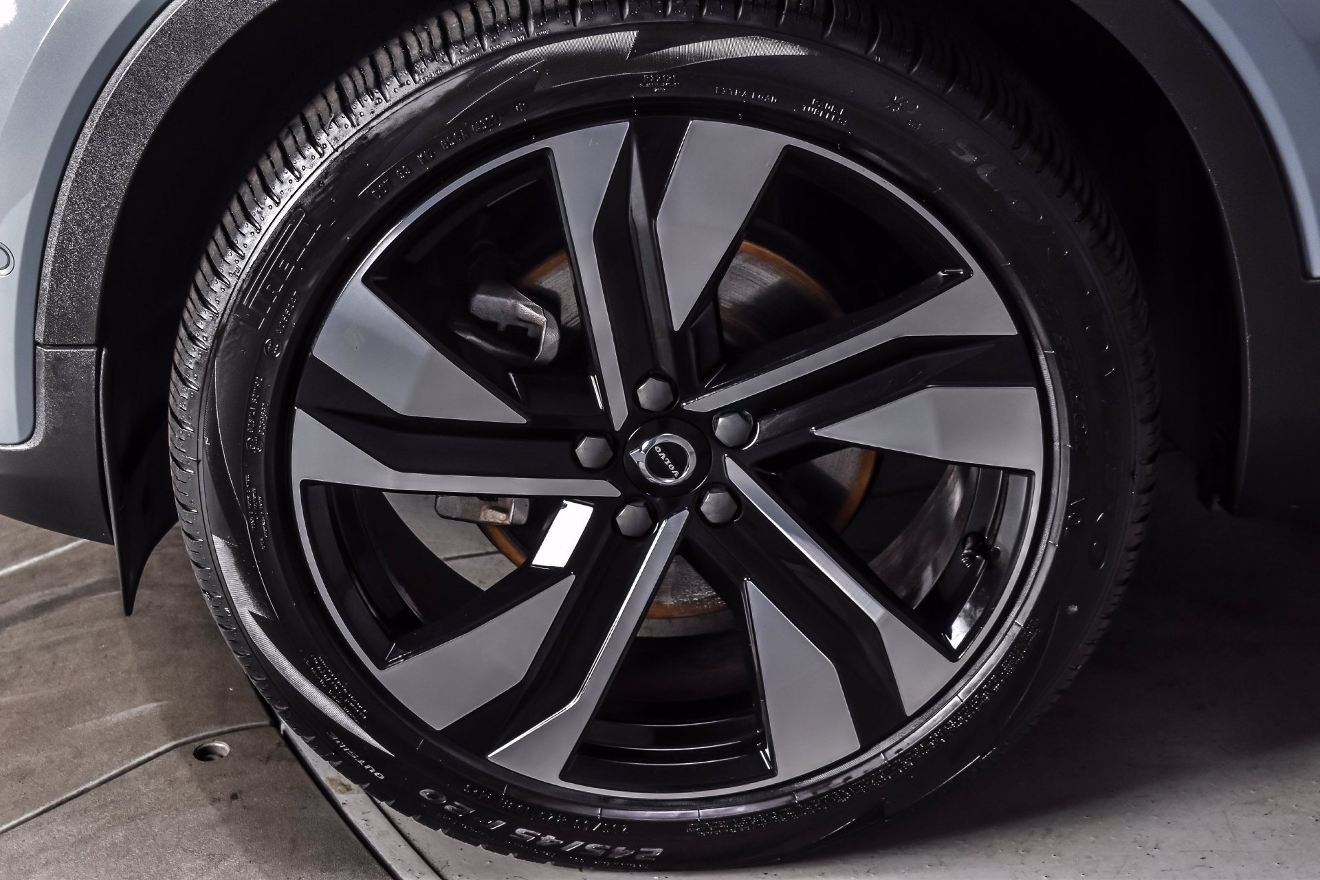 Used 2023 Volvo XC40 B5 Plus AWD/4WD image 9