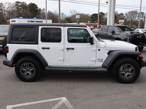Used 2018 Jeep Wrangler Unlimited Sport S image 11