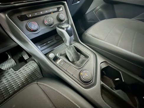 Used 2022 Volkswagen Taos SE image 21