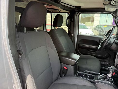 Used 2018 Jeep Wrangler Unlimited Sport S AWD/4WD image 13