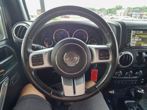 Used 2016 Jeep Wrangler Rubicon AWD/4WD image 16