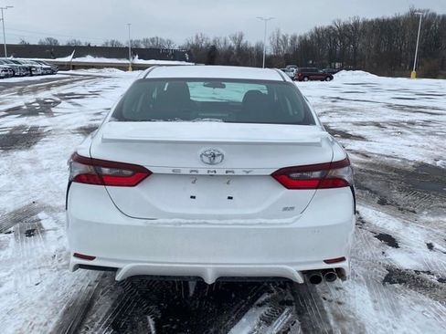 Used 2023 Toyota Camry SE image 4