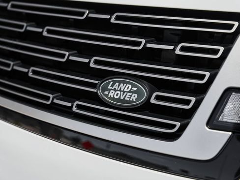 Used 2025 Land Rover Range Rover SE AWD/4WD image 8