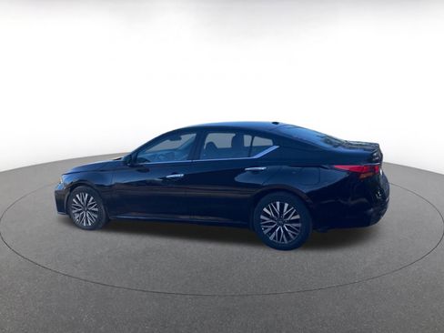 Used 2025 Nissan Altima 2.5 SV image 11