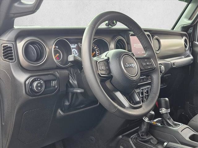 Used 2023 Jeep Gladiator Sport AWD/4WD image 9