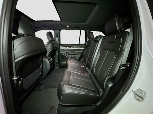 New 2025 Jeep Grand Cherokee Limited w/ Luxury Tech Group II image 15