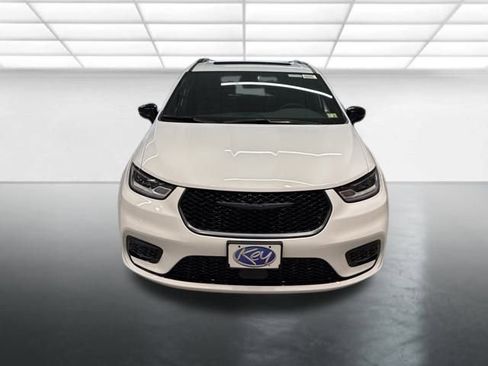 New 2026 Chrysler Pacifica Limited w/ S Appearance Package image 11