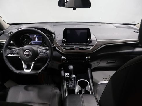 Used 2024 Nissan Altima 2.5 SV FWD image 16