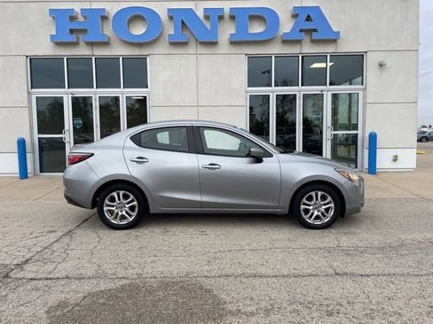 Used 2016 Scion iA image 3