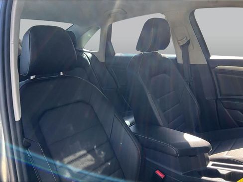 Used 2022 Volkswagen Jetta SE FWD image 8