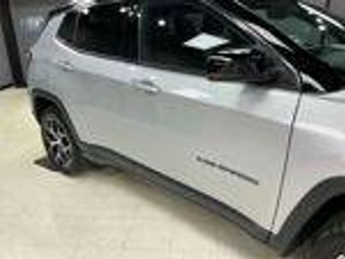 Used 2024 Jeep Compass Limited image 15