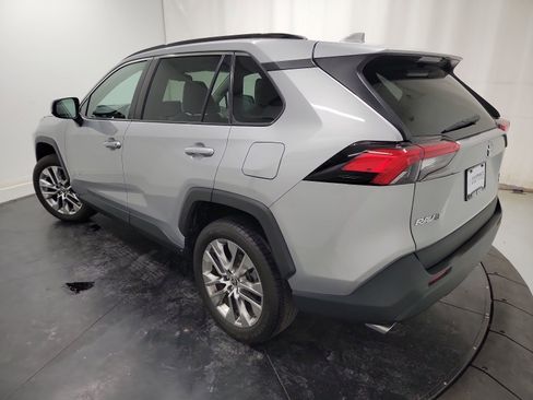 Used 2021 Toyota RAV4 XLE Premium image 6
