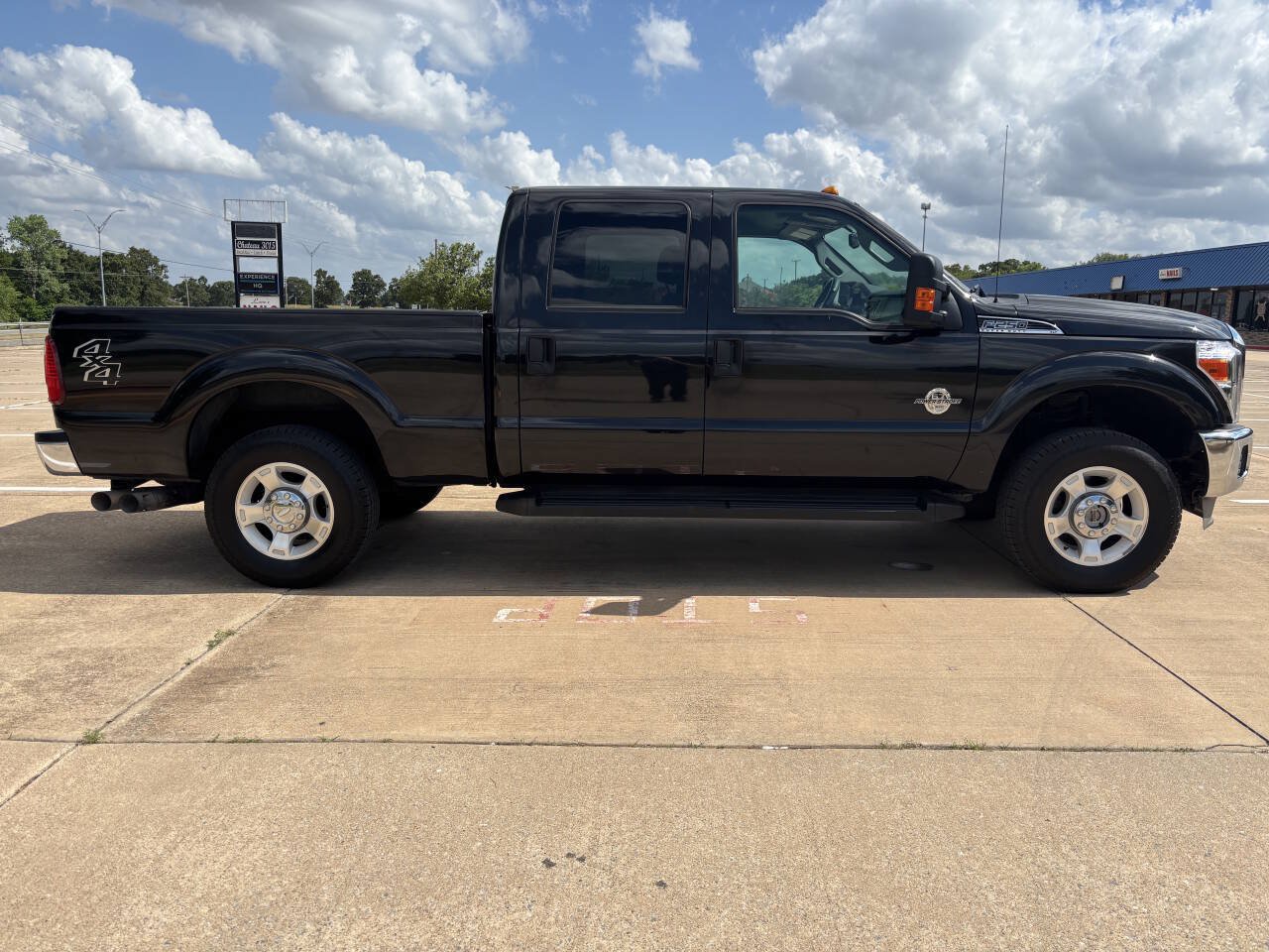 Used 2013 Ford F250 4x4 Crew Cab Super Duty image 2