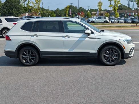 Used 2023 Volkswagen Tiguan SE AWD/4WD image 3