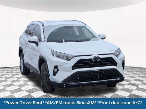 Used 2020 Toyota RAV4 XLE w/ Convenience Package image 4
