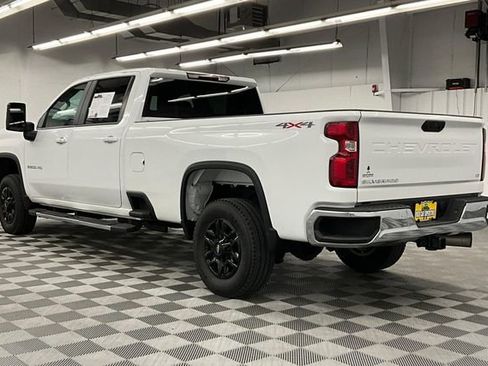 Used 2025 Chevrolet Silverado 2500 LT w/ Convenience Package AWD/4WD image 3