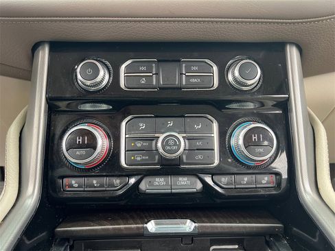 Used 2022 GMC Yukon Denali w/ Denali Premium Package image 23