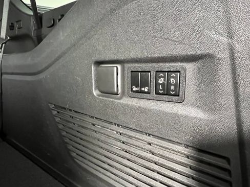 Used 2021 GMC Yukon XL SLT w/ SLT Premium Package AWD/4WD image 15