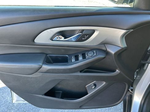 Used 2020 Chevrolet Traverse LT image 15