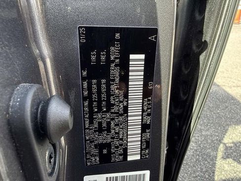 Used 2025 Toyota Highlander LE image 29