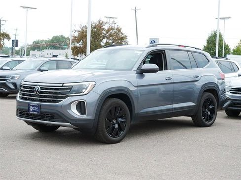 Certified 2025 Volkswagen Atlas SE image 3