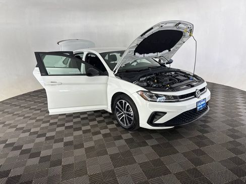 Used 2025 Volkswagen Jetta Sport FWD image 13