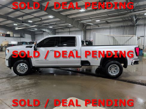 Used 2024 GMC Sierra 3500 Denali Ultimate AWD/4WD image 5