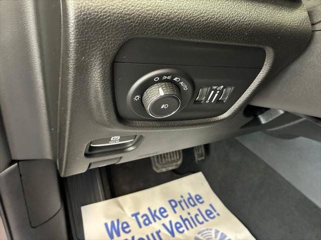 Certified 2024 Jeep Grand Cherokee Limited AWD/4WD image 11