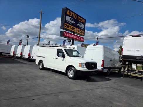 Used 2021 Nissan NV 3500 SV image 28