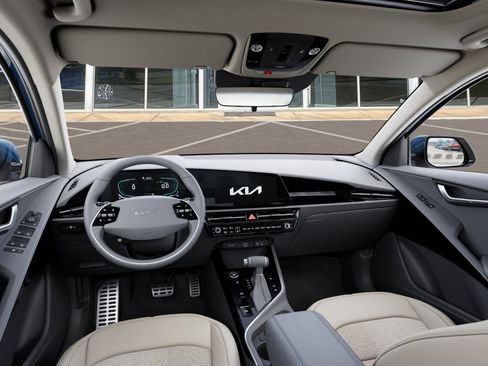 New 2025 Kia Niro EX Touring image 14