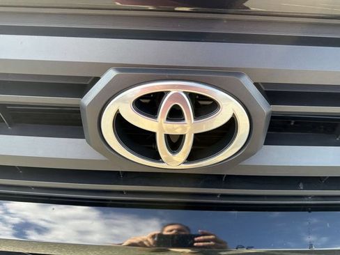 Used 2024 Toyota Tacoma SR5 AWD/4WD image 32