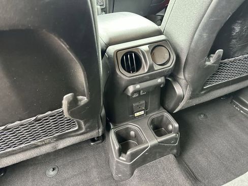 Used 2025 Jeep Wrangler Unlimited Rubicon AWD/4WD image 23