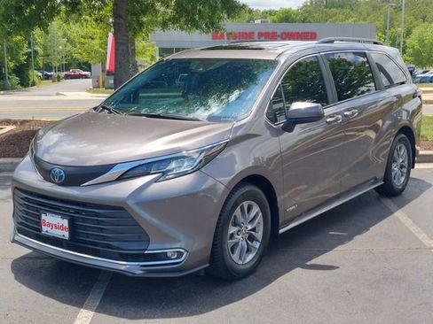 Used 2021 Toyota Sienna XLE w/ XLE Plus Package AWD/4WD image 7