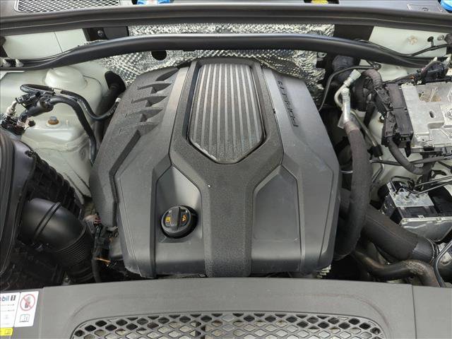 Used 2023 Porsche Macan AWD/4WD image 23