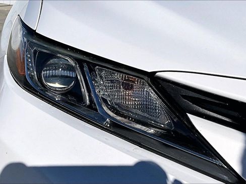 Used 2020 Toyota Camry LE image 30